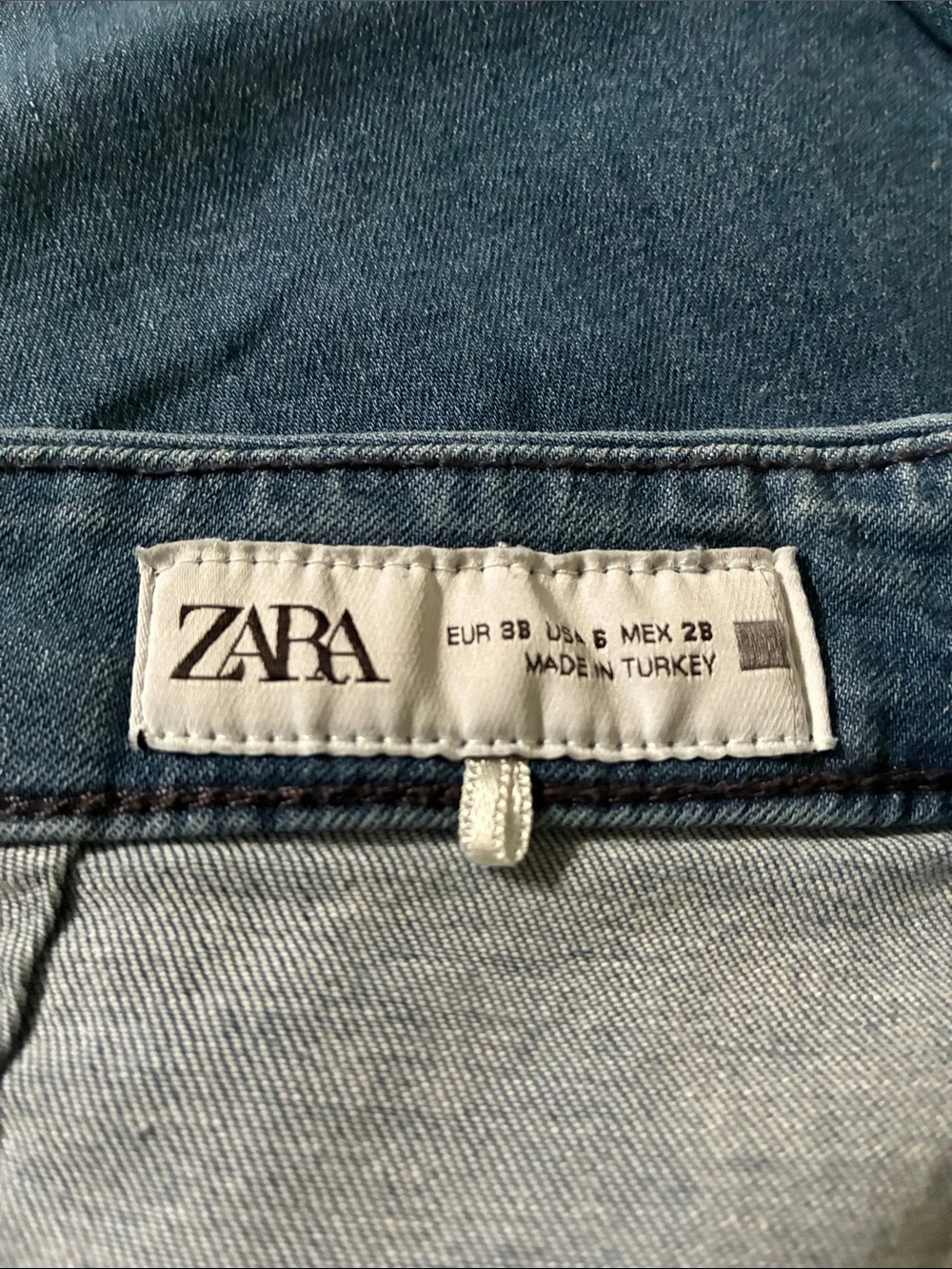 Zara Relaxed Summer Weight  Ankle Jeans